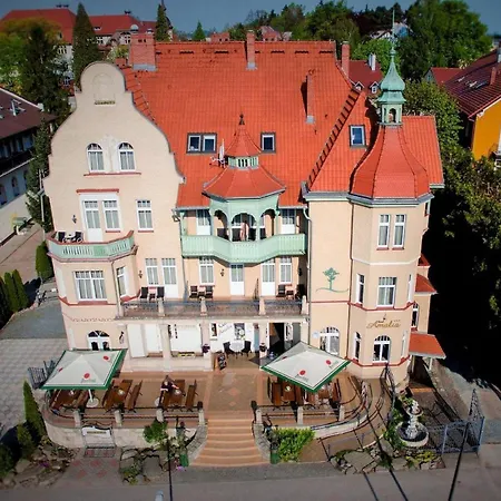 Amalia Hotel *